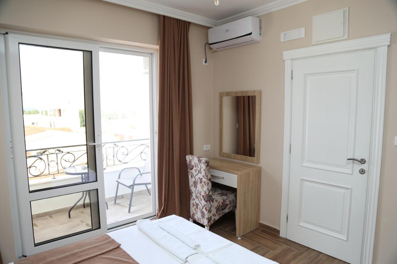 Hotel Metropolis Ulcinj Esterno foto