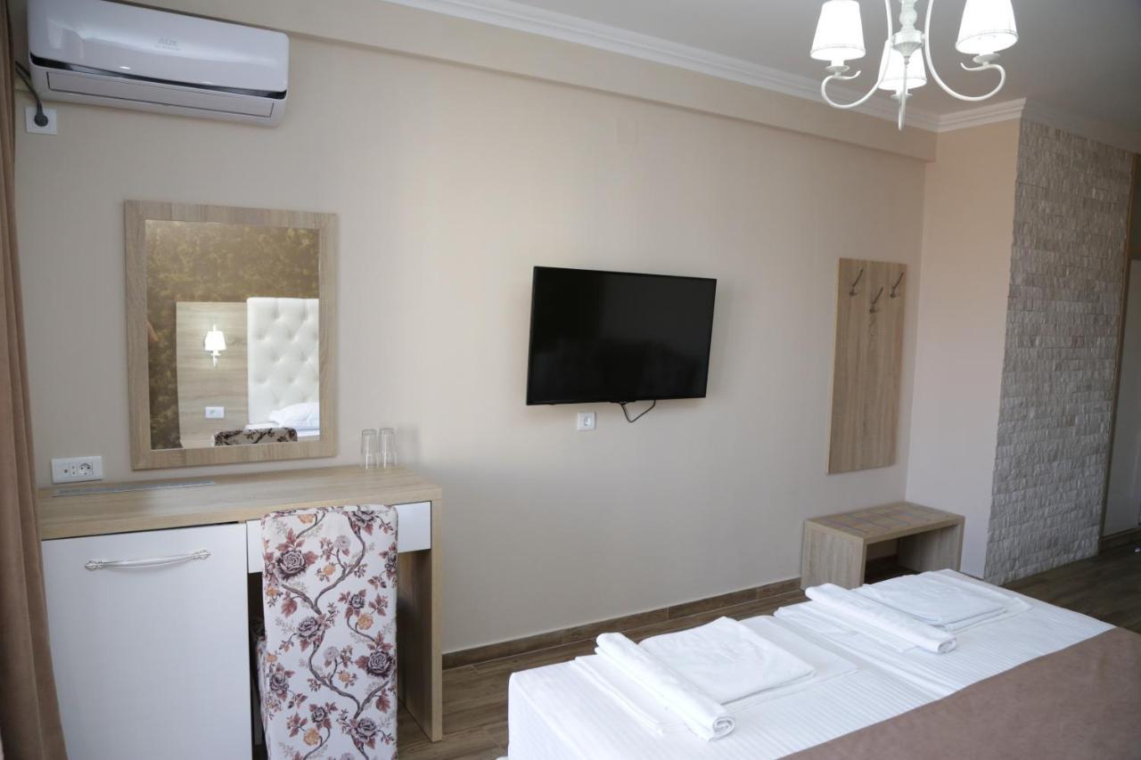 Hotel Metropolis Ulcinj Esterno foto