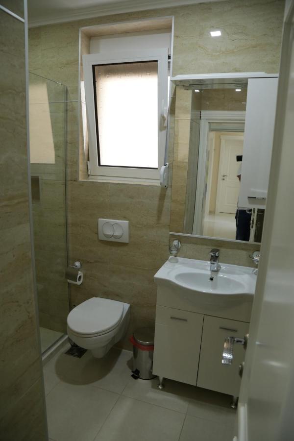 Hotel Metropolis Ulcinj Esterno foto