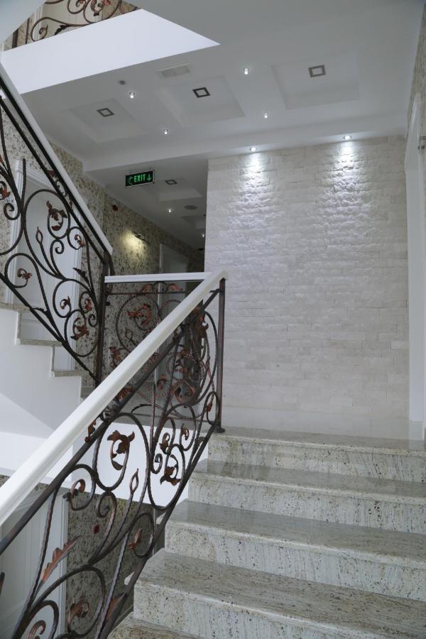 Hotel Metropolis Ulcinj Esterno foto