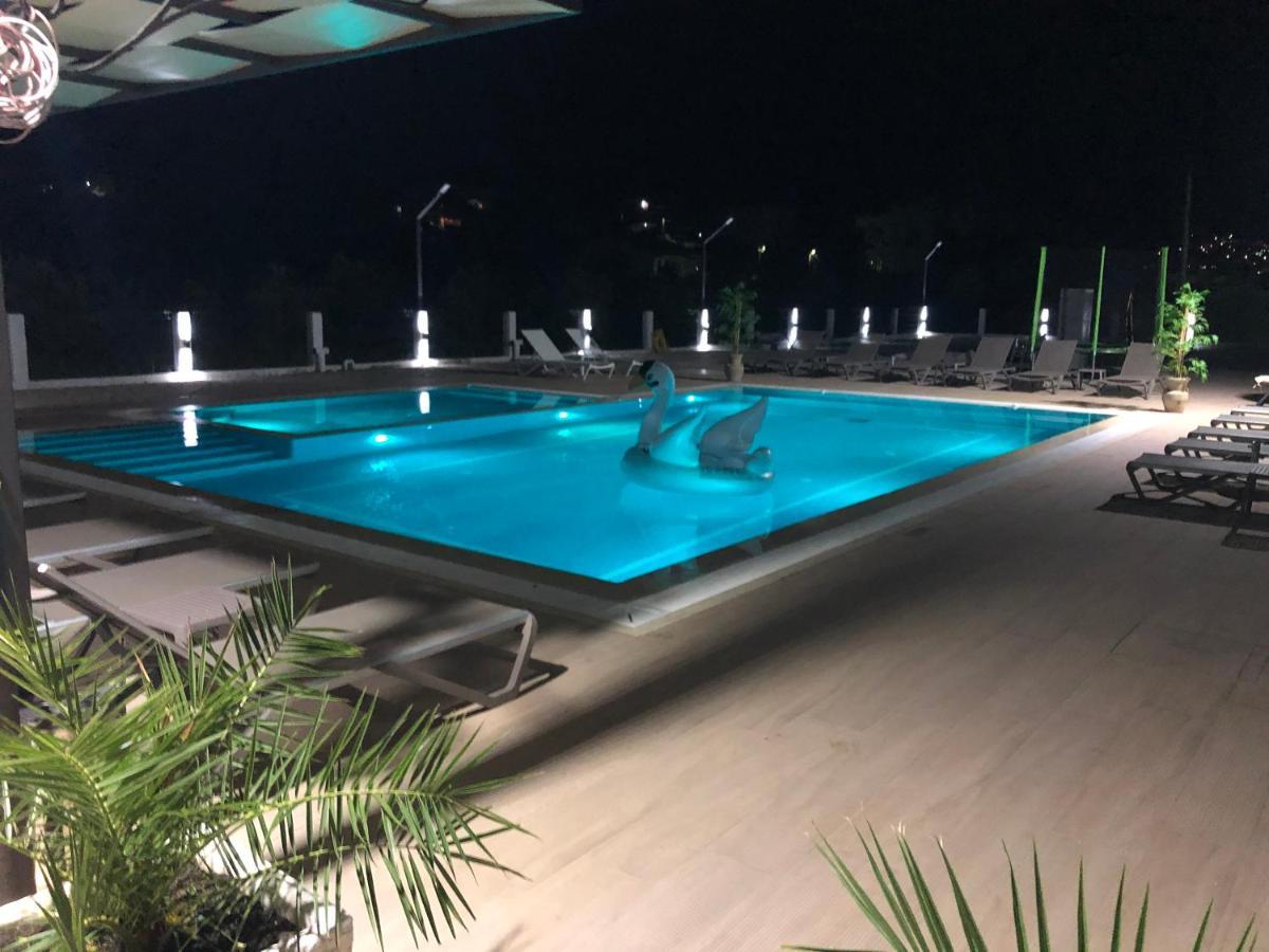 Hotel Metropolis Ulcinj Esterno foto