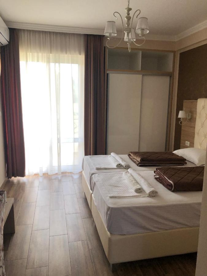 Hotel Metropolis Ulcinj Esterno foto