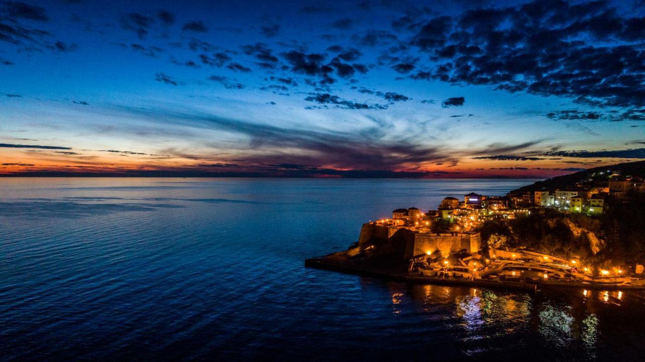 Hotel Metropolis Ulcinj Esterno foto