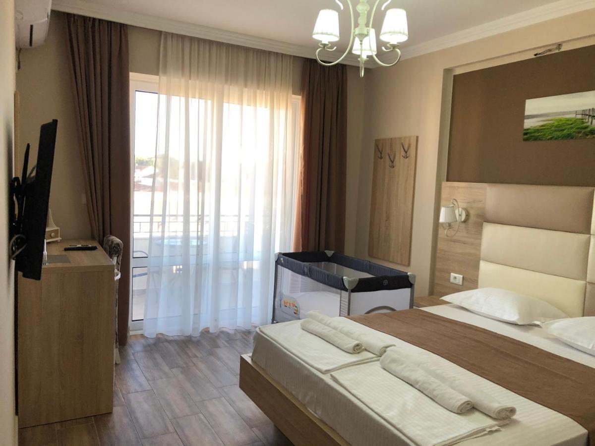Hotel Metropolis Ulcinj Esterno foto