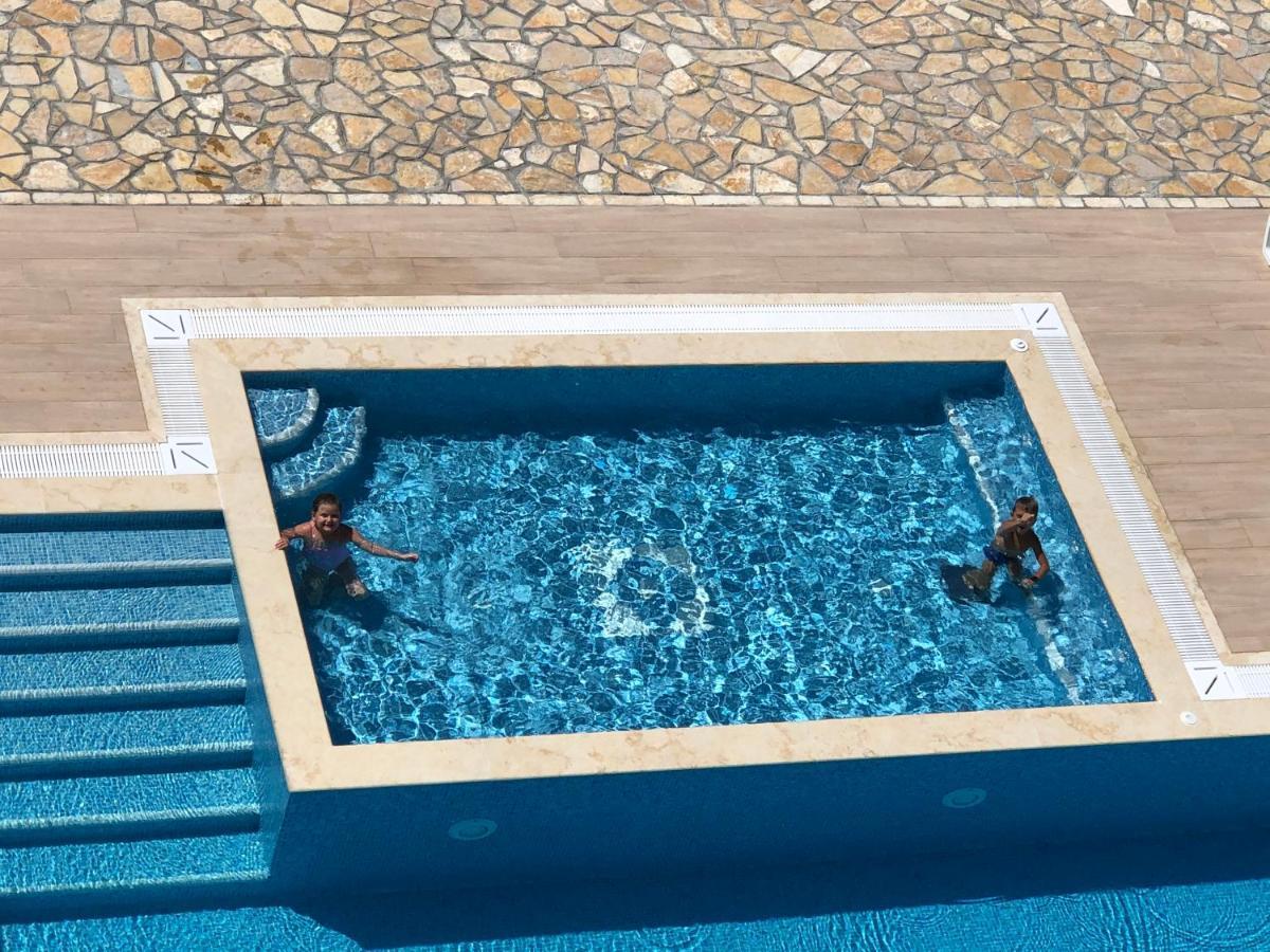 Hotel Metropolis Ulcinj Esterno foto