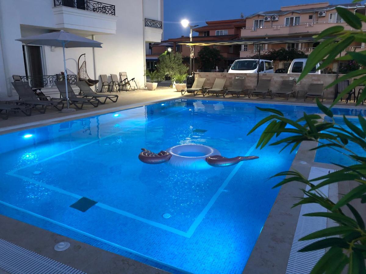 Hotel Metropolis Ulcinj Esterno foto