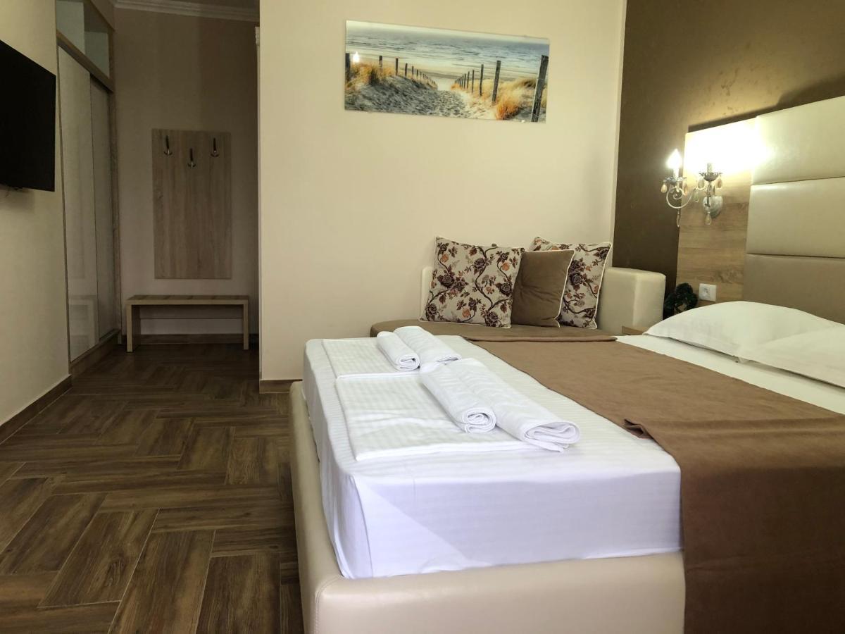Hotel Metropolis Ulcinj Esterno foto